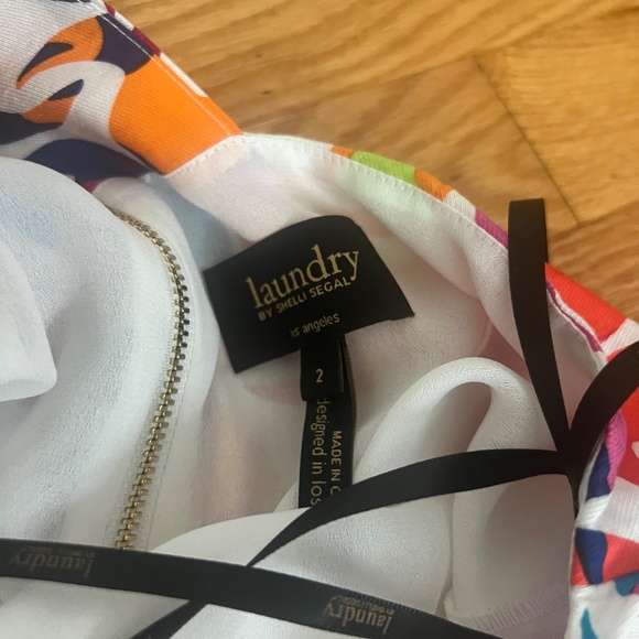 laundry bright colored dress - Picture 5 of 5